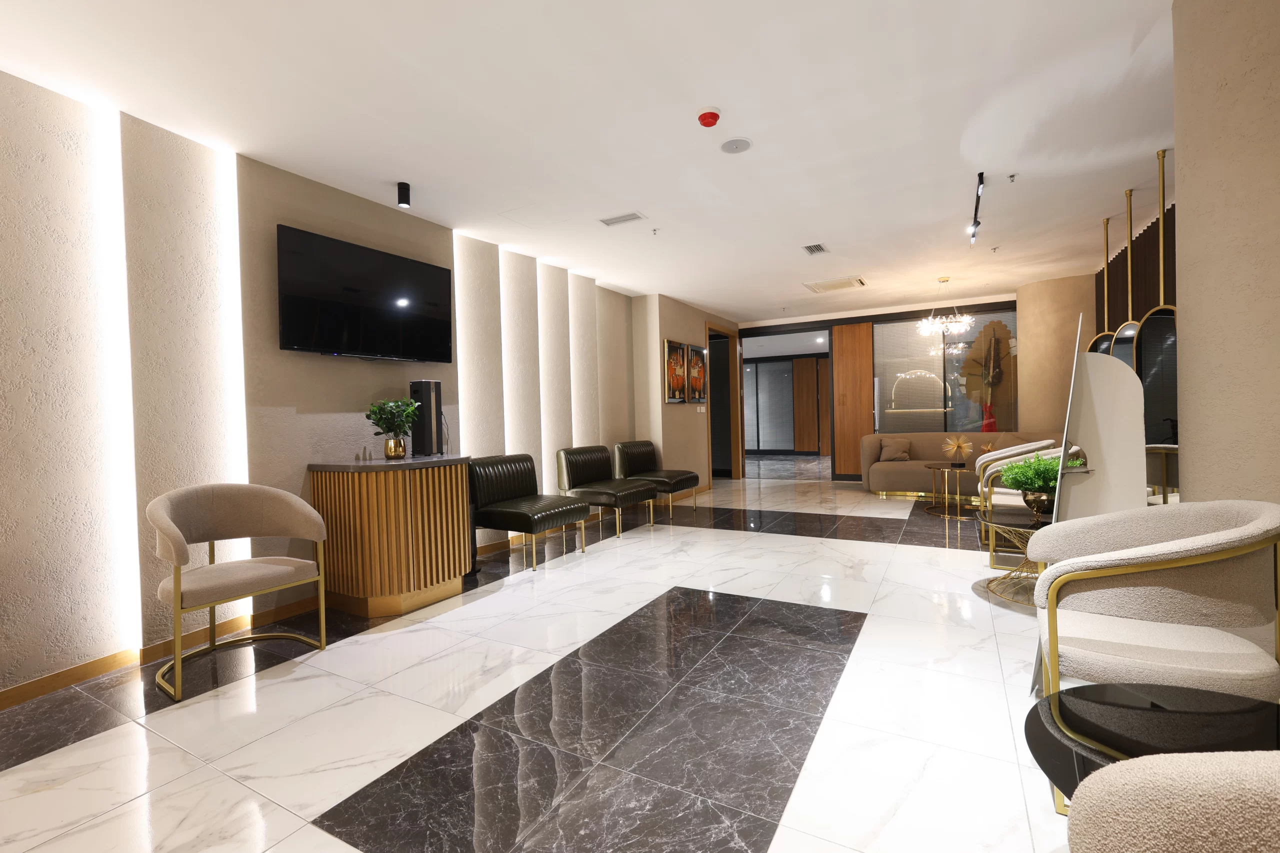 Center-Clinic-Giris-scaled (1)